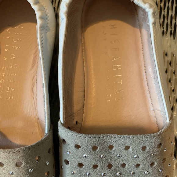 Tan and Black Flats for Effortless Style - Picture 2 of 11